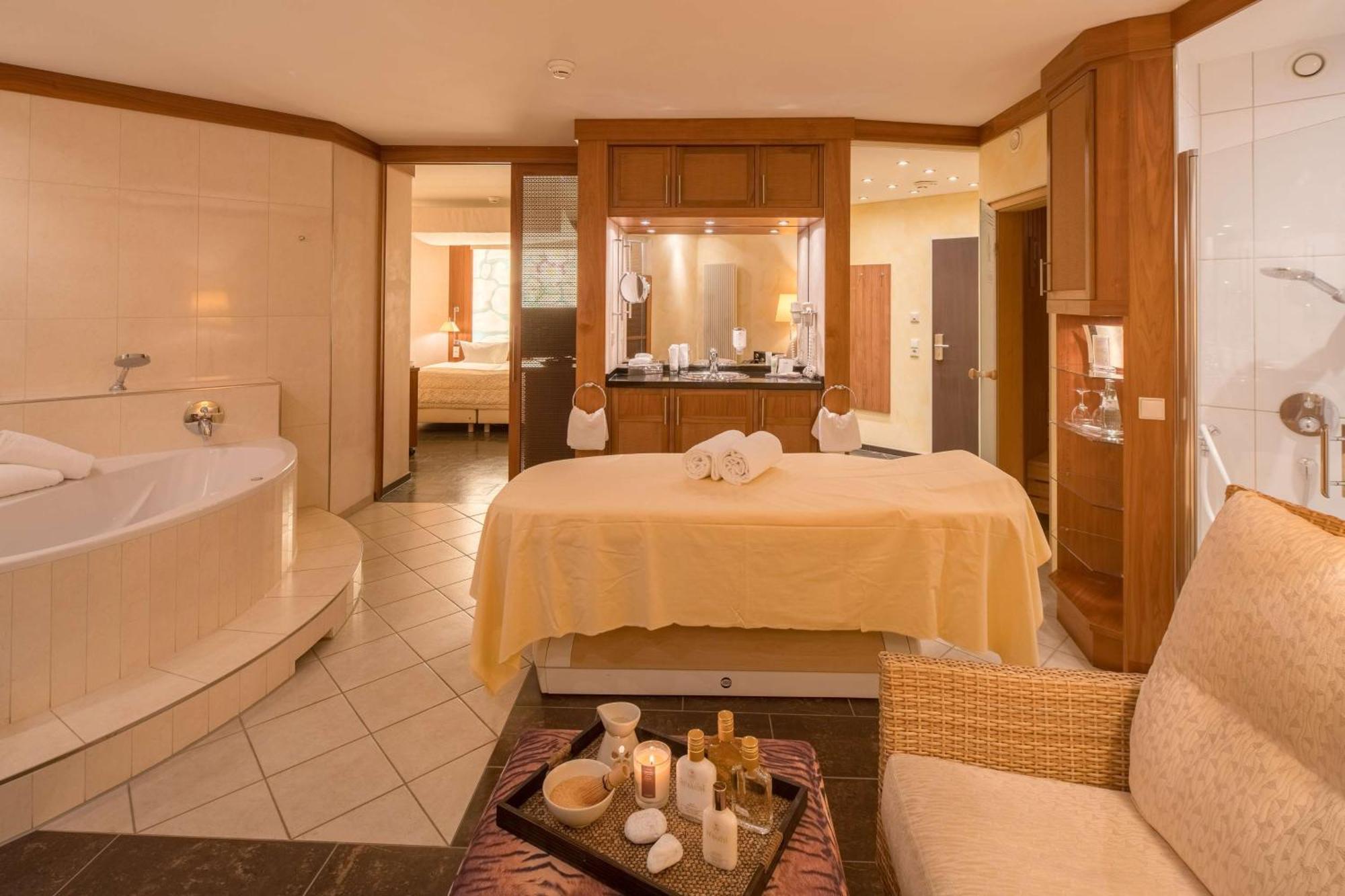 Western Premier Castanea 4*