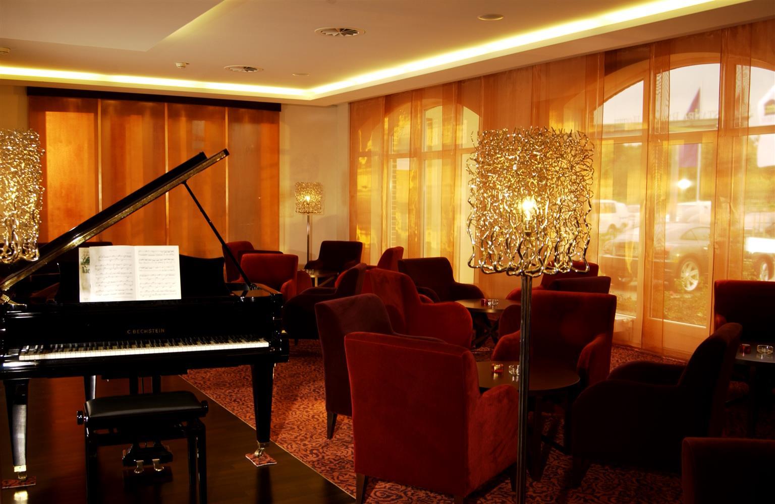 Western Premier Castanea Hotel 4*